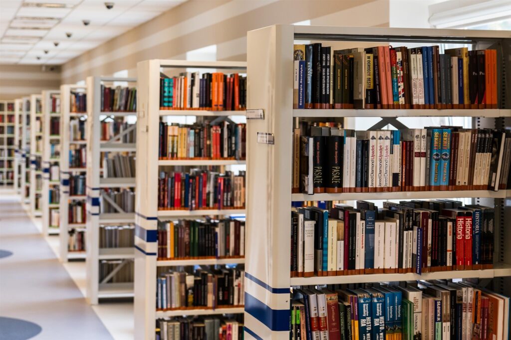 jarmoluk-library-488690_1920